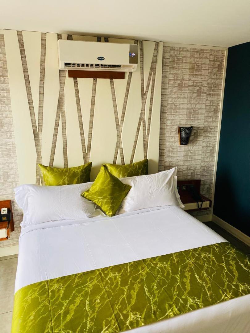 Boun'S Hotel Yaoundé Cameră foto